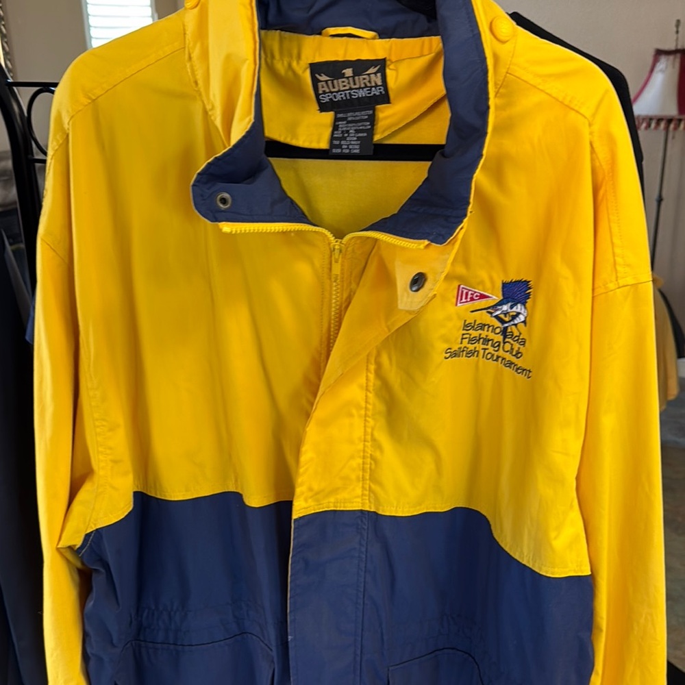 Sporty Yellow and Blue Windbreaker with Lightweight Design